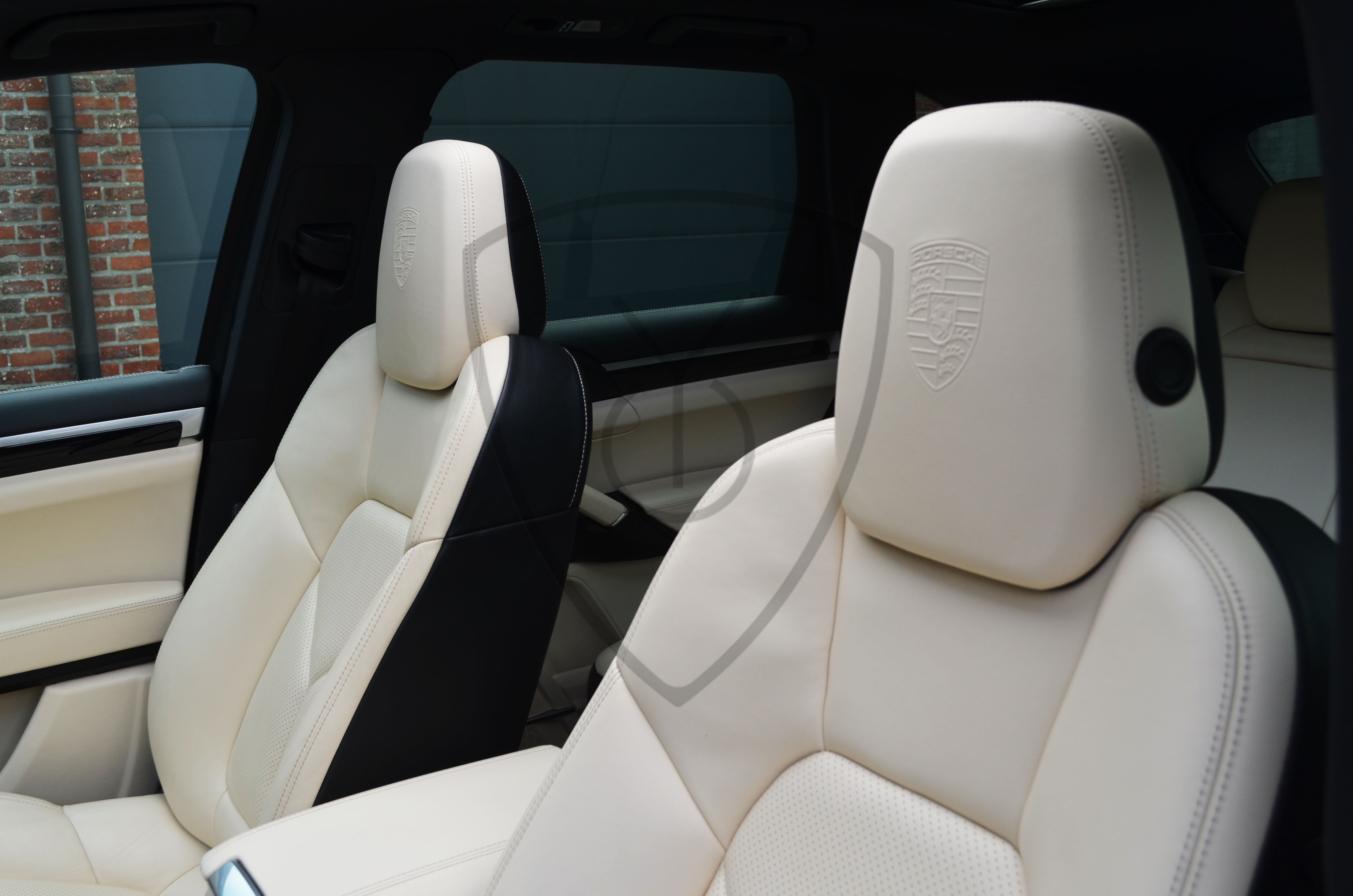 PORSCHE CAYENNE — image 2